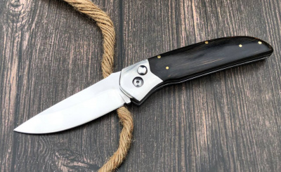 Выкидной нож "Бизон": сталь - Bohler М390; рукоять - черный граб