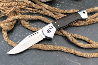Выкидной нож "Як": сталь BOHLER М390; рукоять - венге