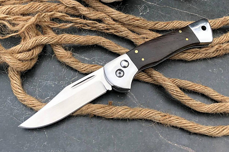 Выкидной нож "Як": сталь BOHLER М390; рукоять - венге