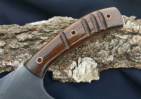 Тяпка: сталь кованая N690 - рукоять цельнометаллическая, махагон