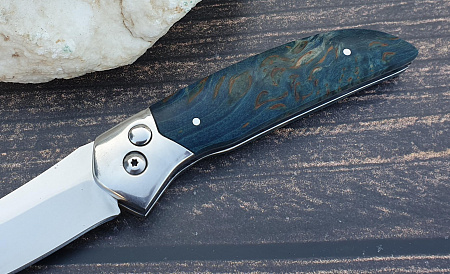 Выкидной нож "Бизон": сталь - Bohler М390; рукоять - карельская береза