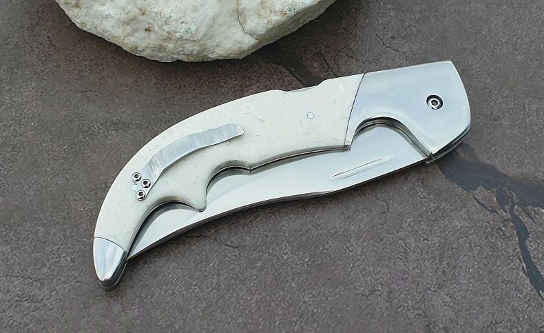 Складной нож "Носорог": сталь - Х12МФ (кованая); рукоять - камень (белый)
